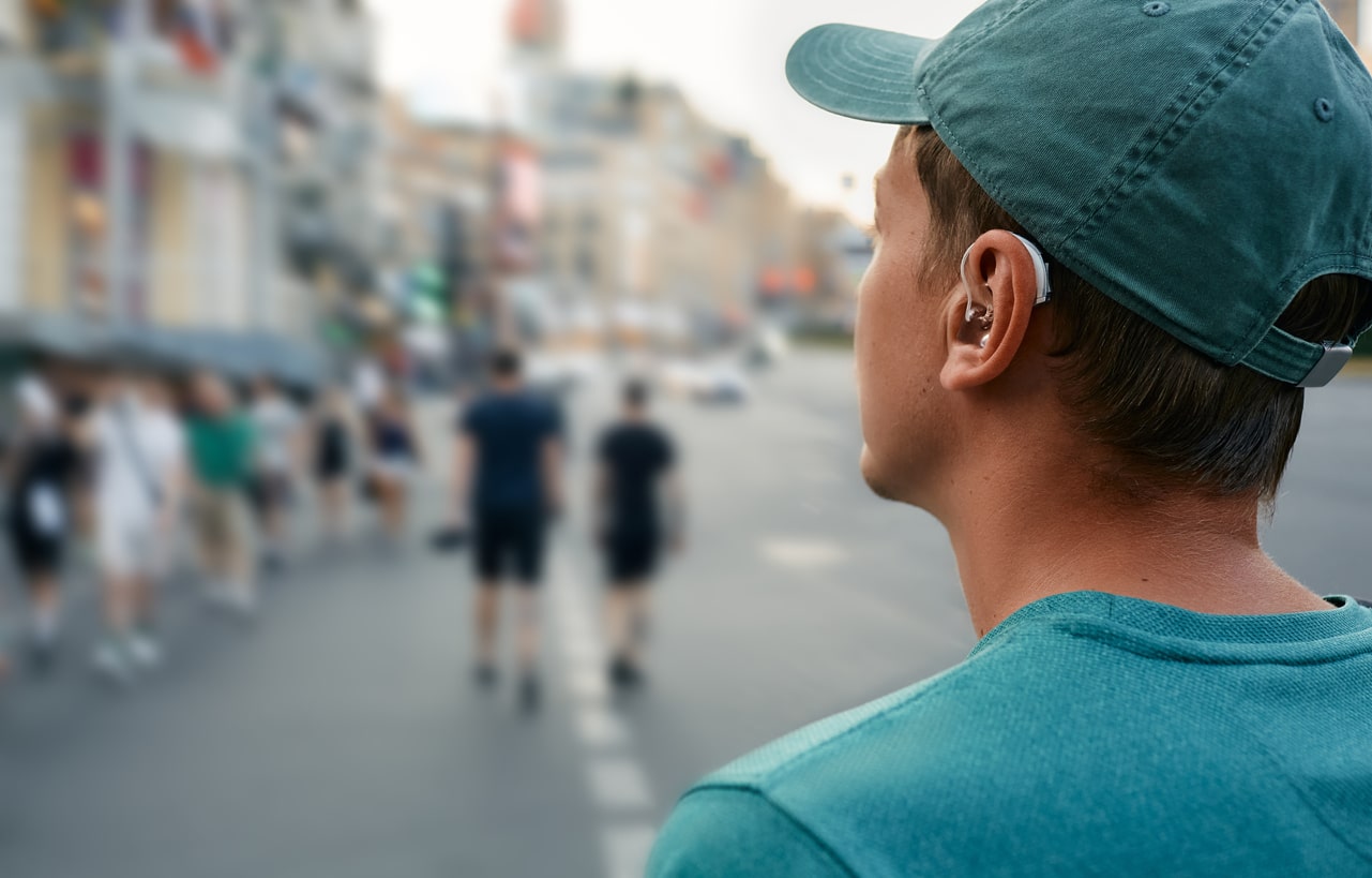 Man wearing hearing aid in the city.